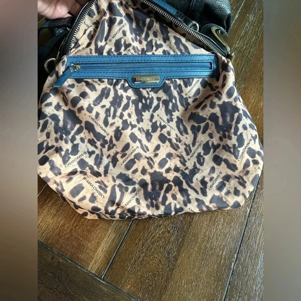 B. Makowsky shoulder bag